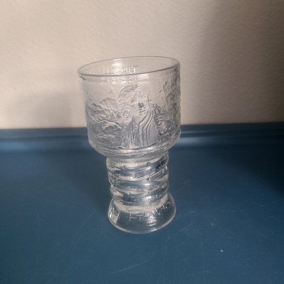 Lord of the Rings Fellowship of The Ring Frosted Glass Goblet December 2001 - Picture 2 of 2